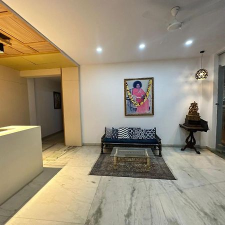 Hotel Sri Sathya Sai バンガロール エクステリア 写真