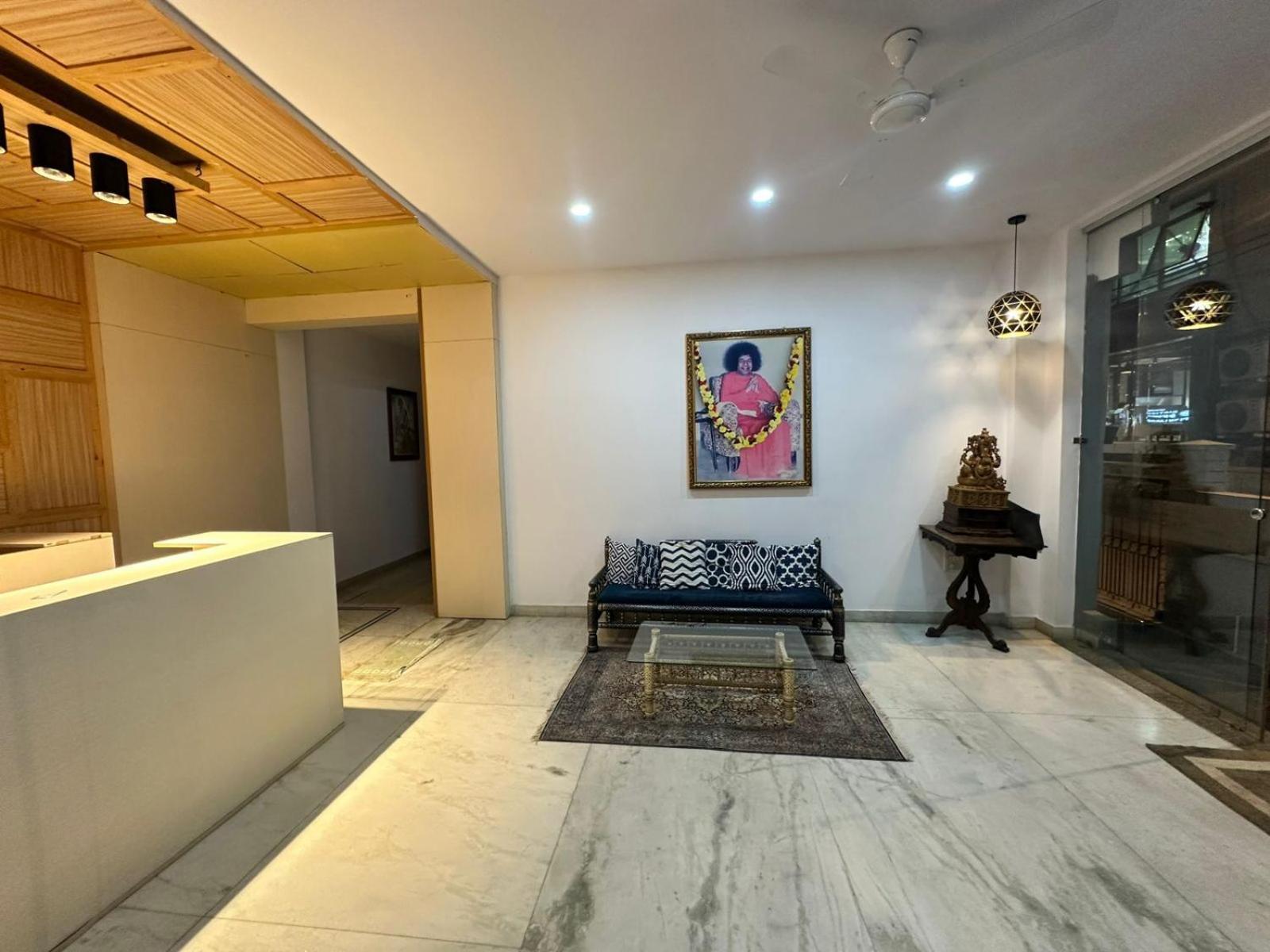 Hotel Sri Sathya Sai バンガロール エクステリア 写真